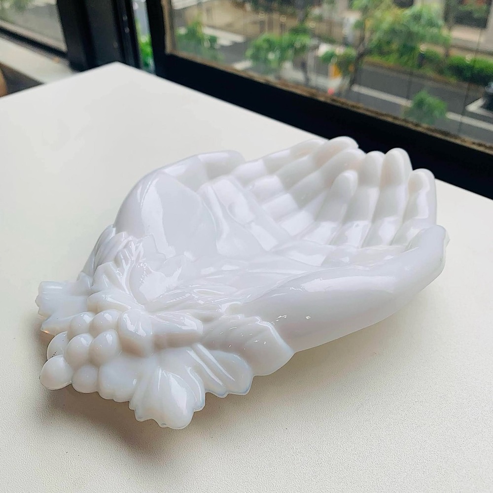 ❤️Early 20th Century Hands Cup in Pale Opaline